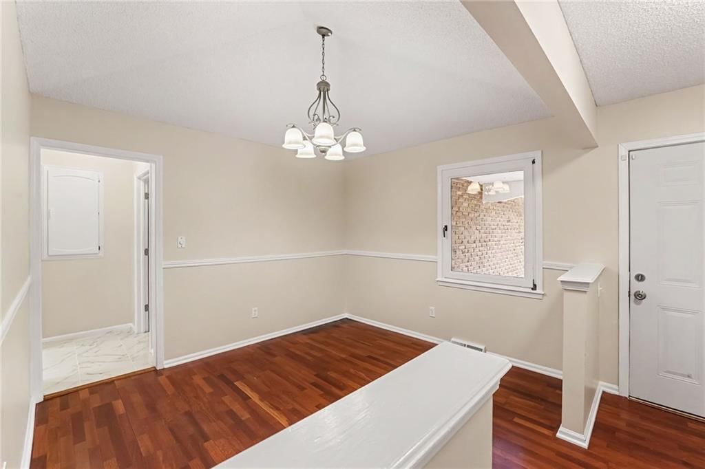 Photo 9 of 33, 821 NE Cedar Street, Lee's Summit, MO 64086