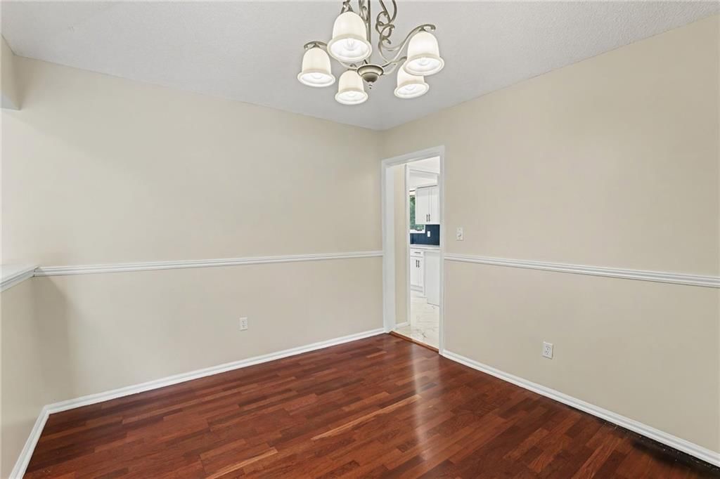 Photo 10 of 33 - 821 NE Cedar Street, Lee's Summit, MO 64086