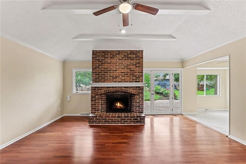 Photo 11 of 33, 821 NE Cedar Street, Lee's Summit, MO 64086