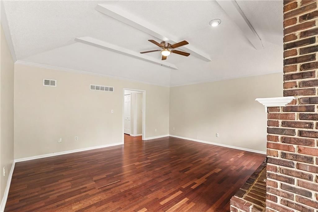 Photo 12 of 33 - 821 NE Cedar Street, Lee's Summit, MO 64086