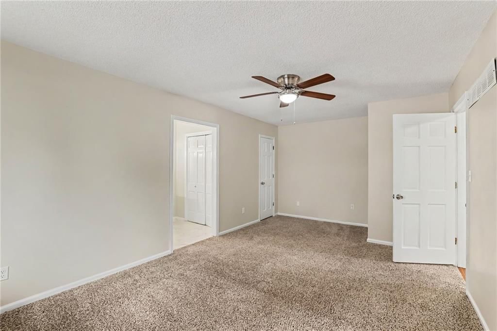 Photo 13 of 33, 821 NE Cedar Street, Lee's Summit, MO 64086