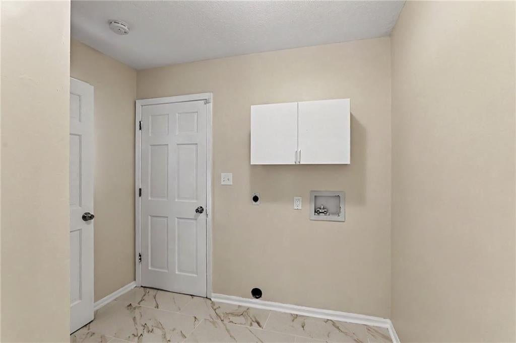 Photo 22 of 33 - 821 NE Cedar Street, Lee's Summit, MO 64086