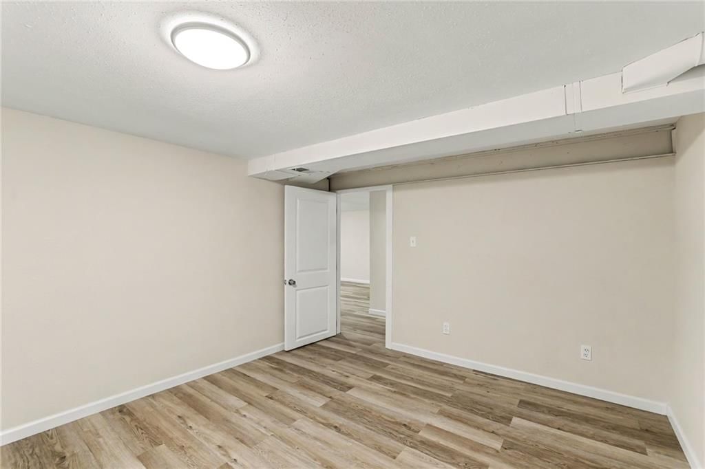 Photo 30 of 33 - 821 NE Cedar Street, Lee's Summit, MO 64086