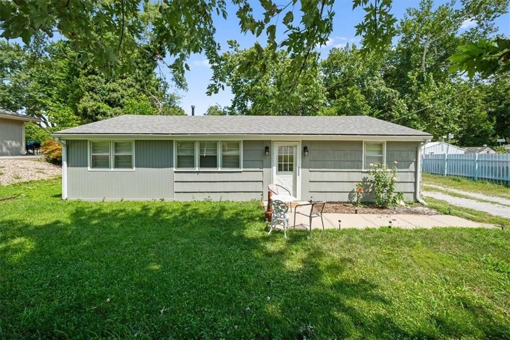 6509 River Road, Pleasant Valley, MO