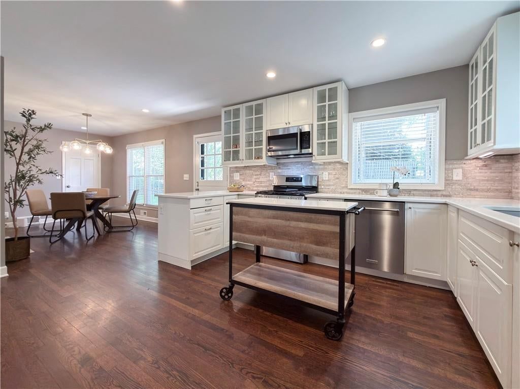 9704 Manor Road — photo 9