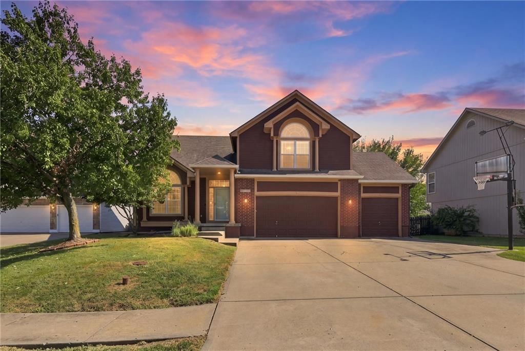 21109 E 50th Street Court NW, Blue Springs, MO: listing photo 2