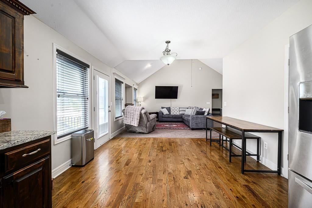 836 N Oak Terrace — photo 5