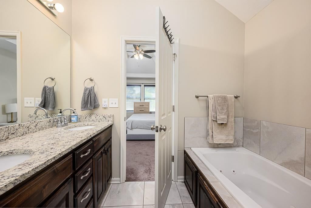836 N Oak Terrace — photo 13