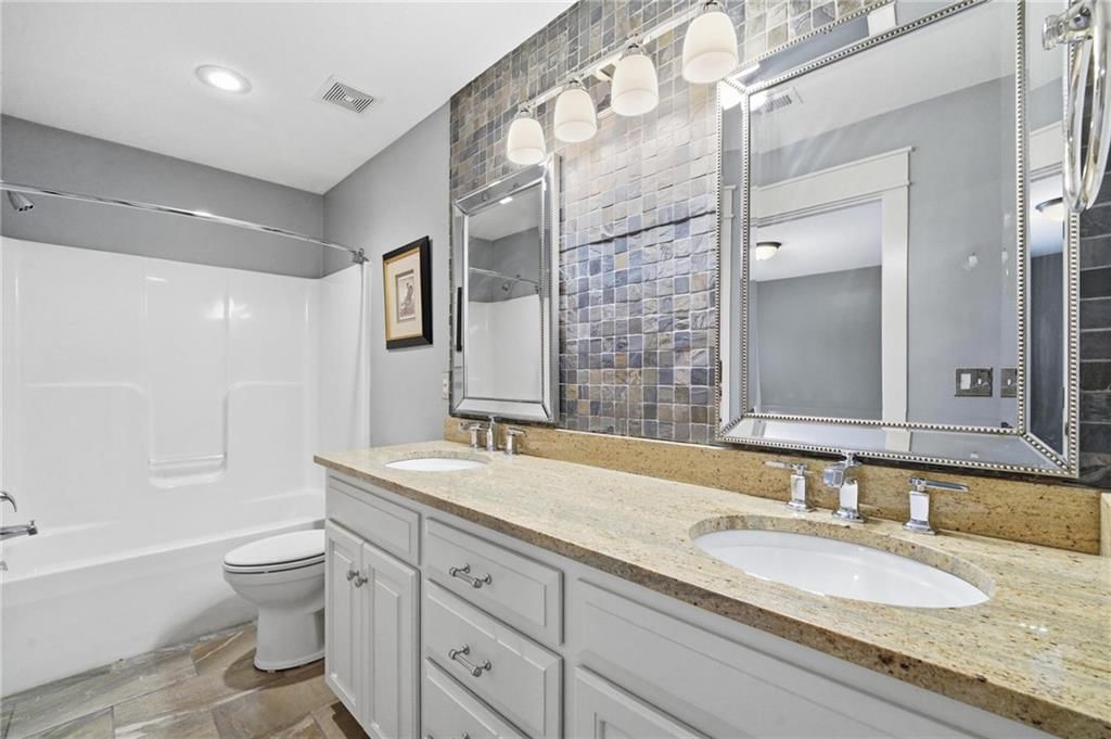 5819 N Liberty Avenue — photo 45