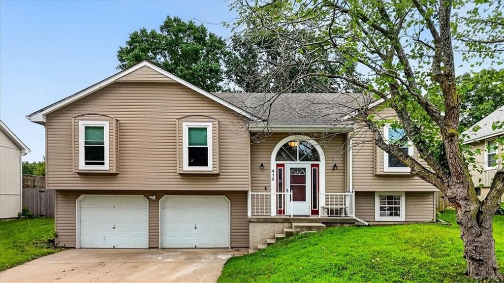 416 NE Fox Trail Drive — photo 2
