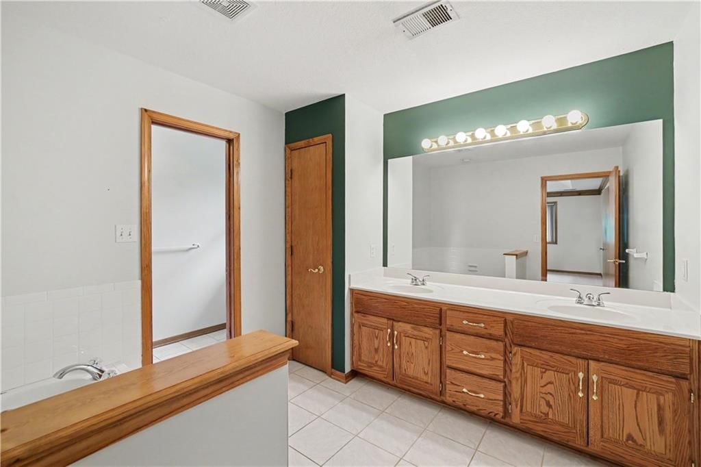 13835 Woodmont Avenue — photo 21