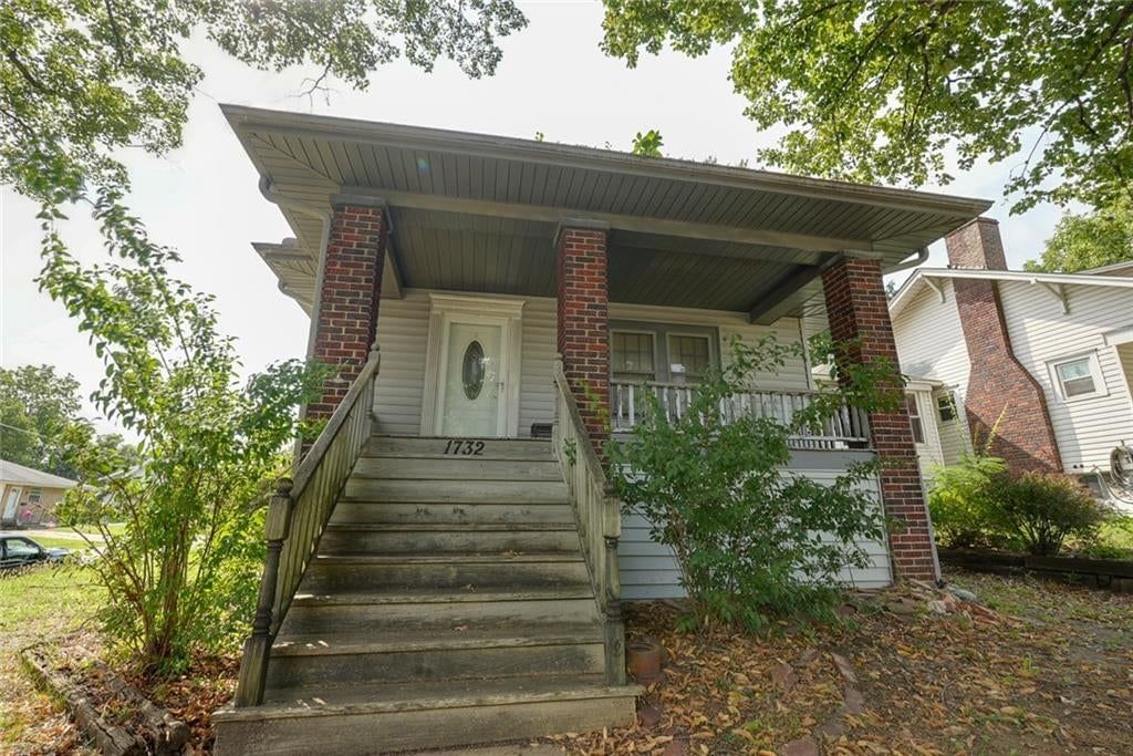 1732 S Arlington Avenue — photo 1