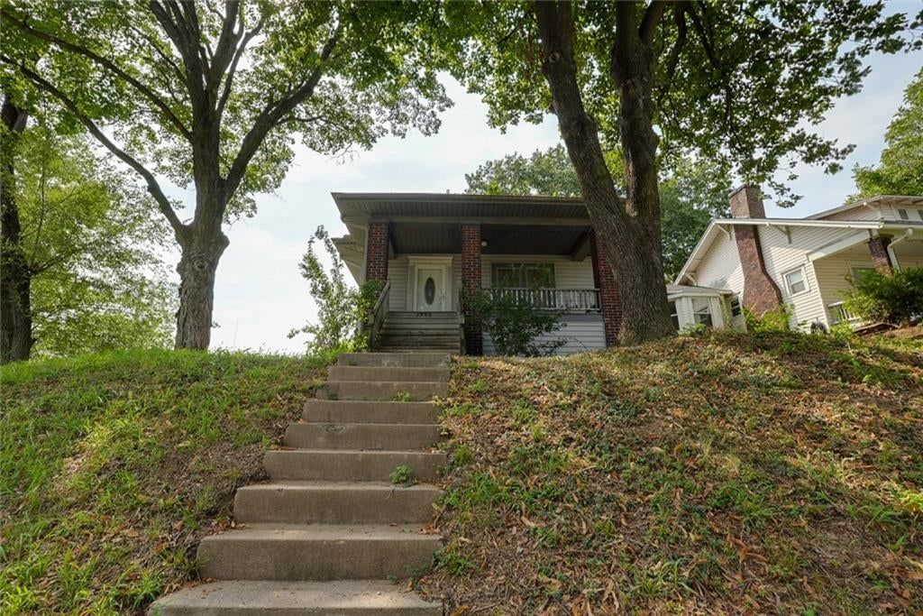 1732 S Arlington Avenue — photo 2