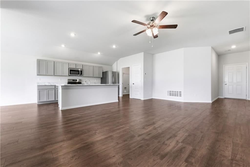 Photo 17 of 26 - 1708 Maci Street, Belton, MO 64012