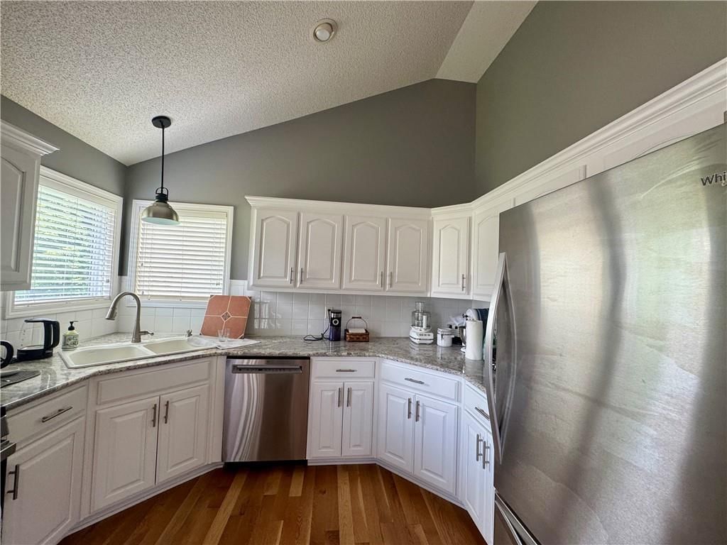 16222 W 157th Terrace — photo 2