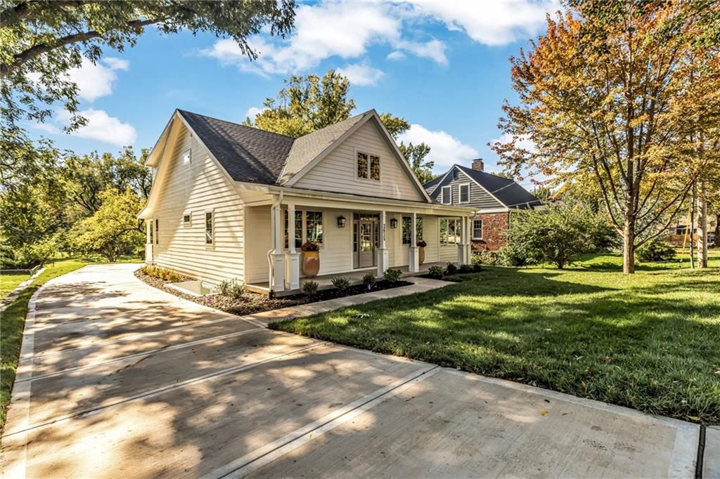 2615 W 47th Terrace, Westwood, KS: listing photo 2