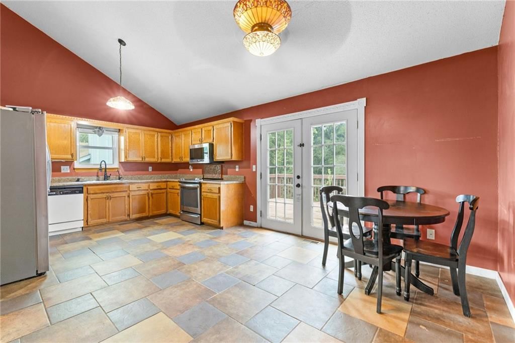1832 Gates Drive — photo 8