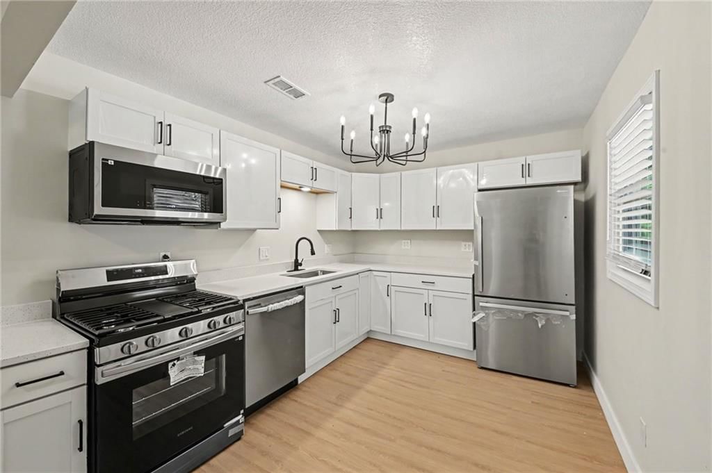 11220 Applewood Drive — photo 3