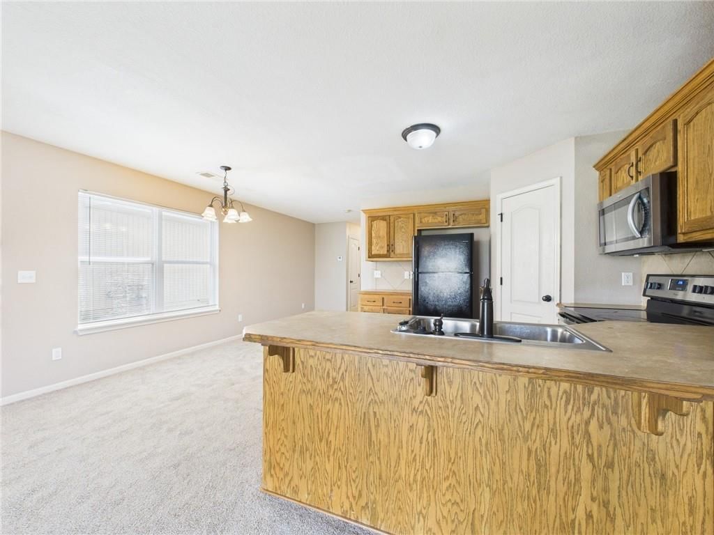 9337 N Main Street — photo 8
