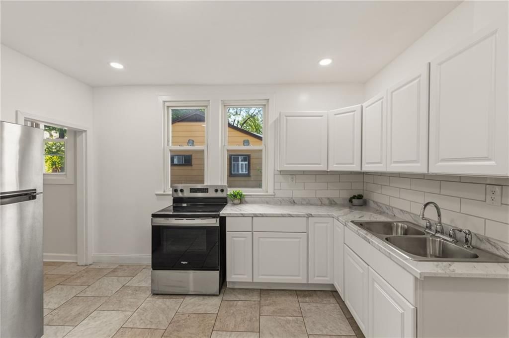 6010 Kenwood Avenue — photo 4