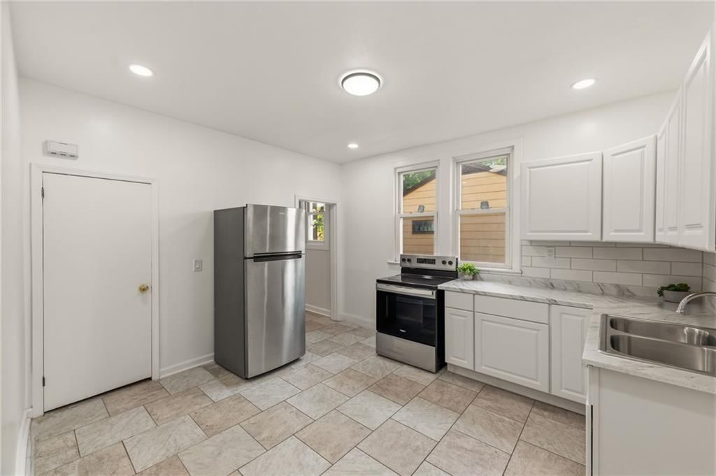 6010 Kenwood Avenue — photo 5