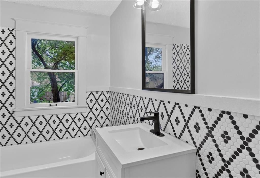 1011 N Osage Street — photo 17