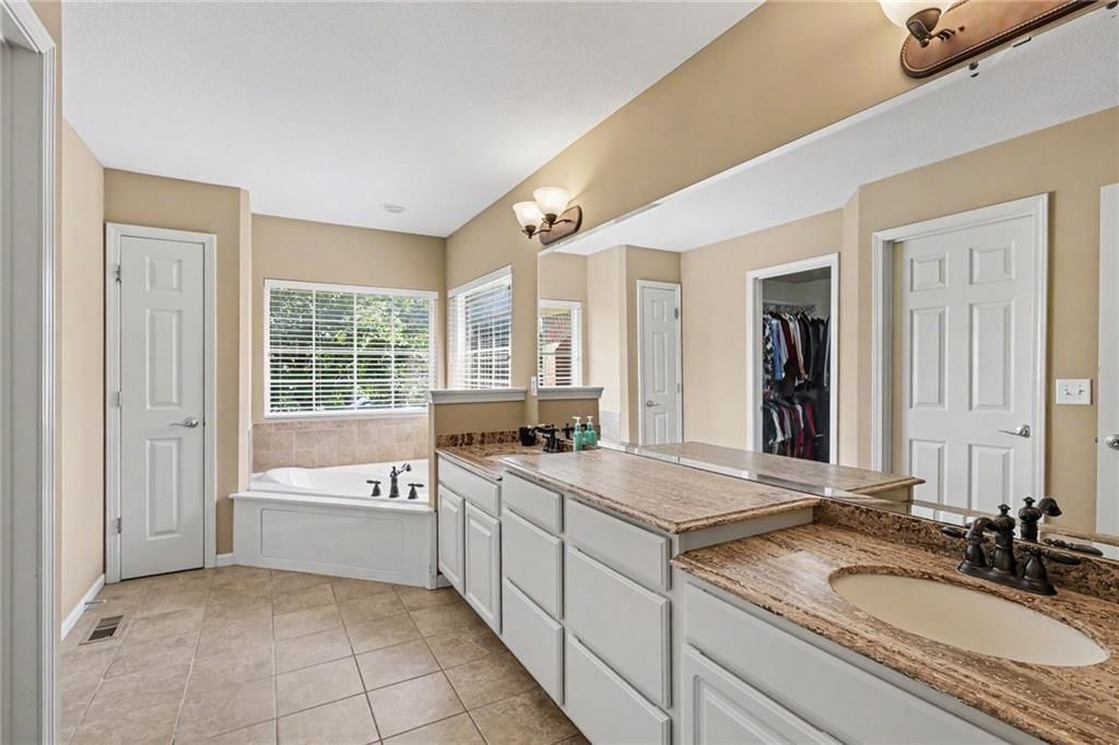 10900 Delavan Court — photo 28