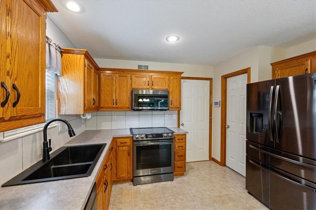 525 NW 1891 Road — photo 9