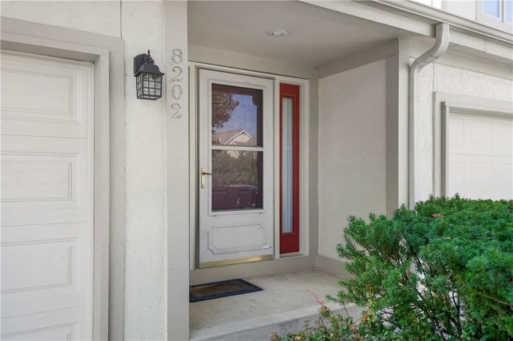 8202 NW Bradford Court — photo 2