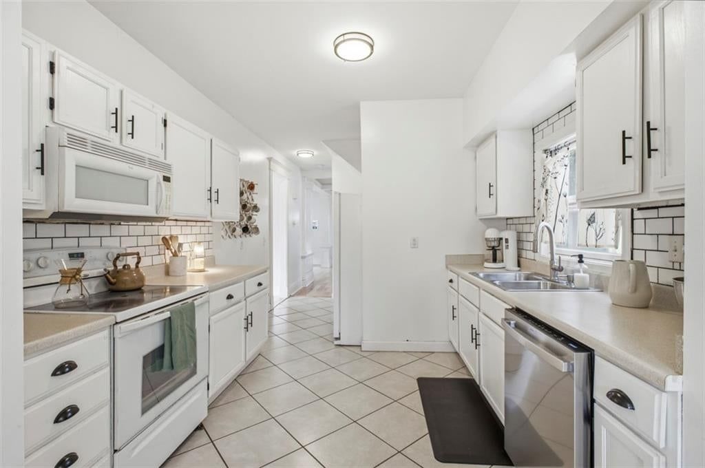 Photo 25 of 48 - 3333 Virginia Avenue, Kansas City, MO 64109