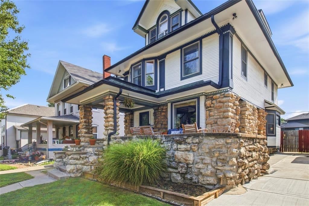 Photo 4 of 48 - 3333 Virginia Avenue, Kansas City, MO 64109