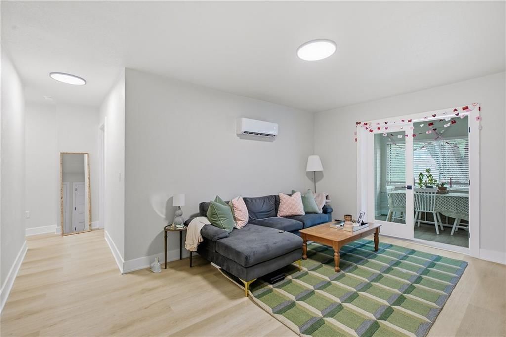 4335 Mercier Street — photo 31