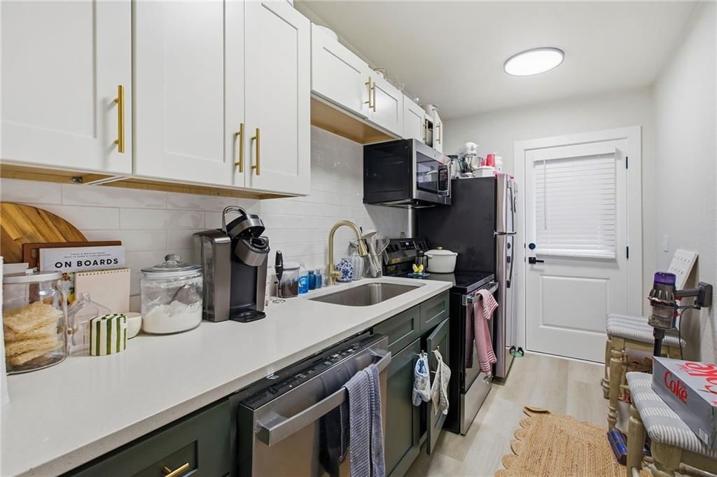 4335 Mercier Street — photo 34