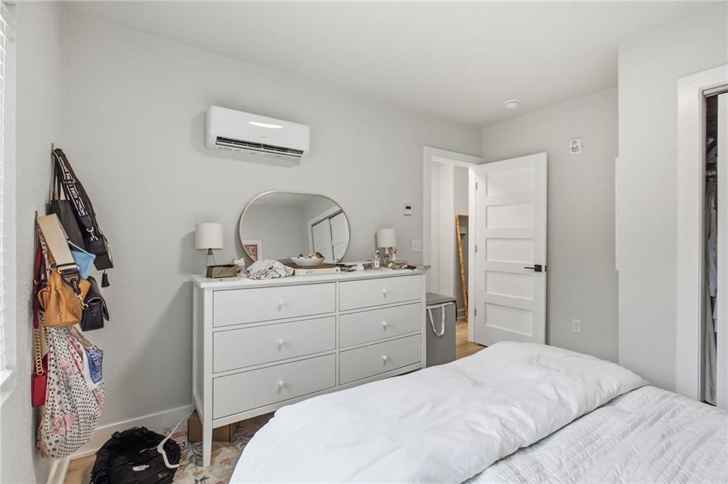 4335 Mercier Street — photo 36