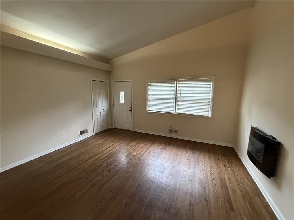 401 E 90th Terrace — photo 3