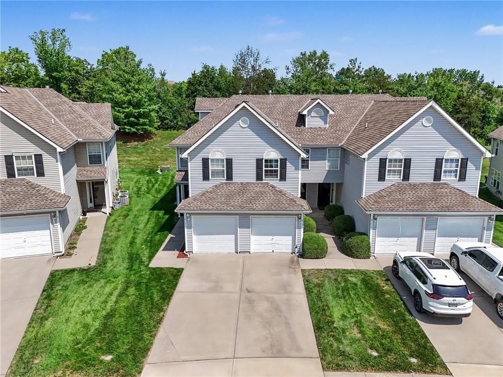 8155 N Lawn Avenue, Kansas City, MO: listing photo 3