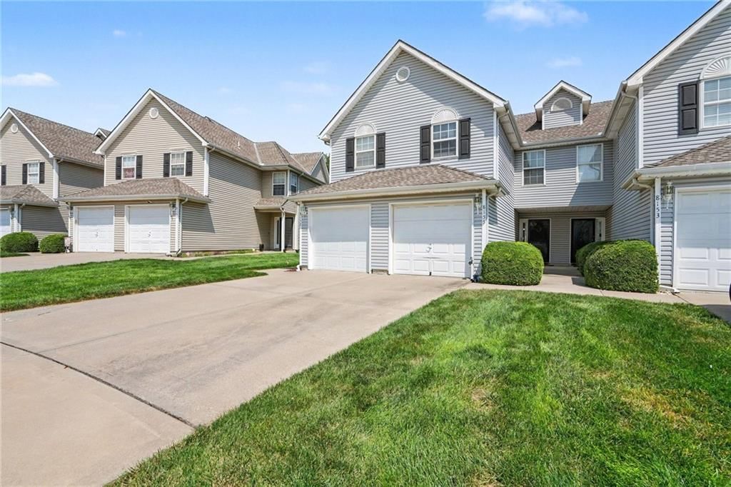 Photo 4 of 33 - 8155 N Lawn Avenue, Kansas City, MO 64119