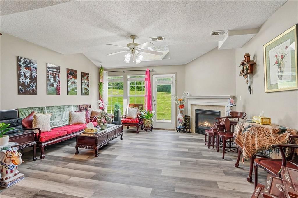 Photo 7 of 33, 8155 N Lawn Avenue, Kansas City, MO 64119