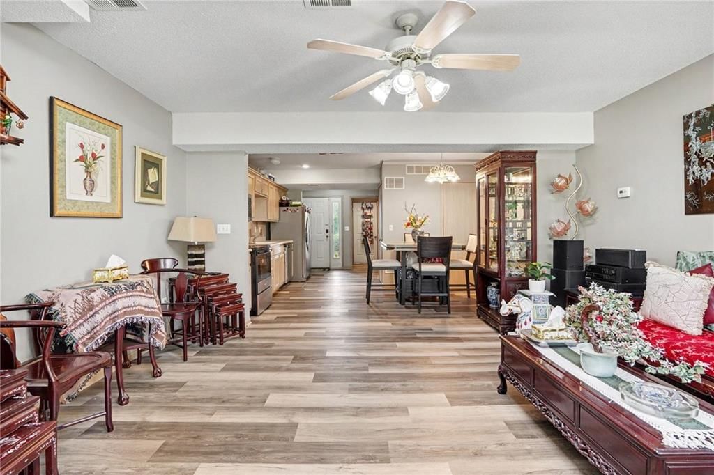 Photo 8 of 33 - 8155 N Lawn Avenue, Kansas City, MO 64119