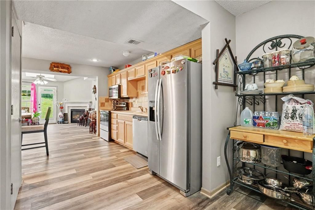 Photo 12 of 33 - 8155 N Lawn Avenue, Kansas City, MO 64119