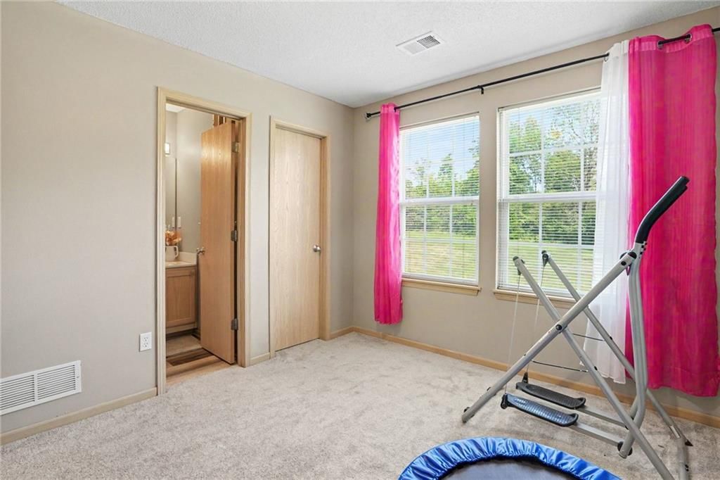 Photo 17 of 33, 8155 N Lawn Avenue, Kansas City, MO 64119