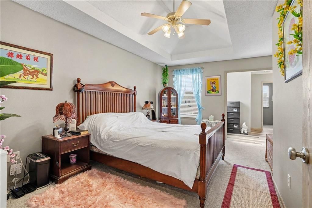 Photo 19 of 33 - 8155 N Lawn Avenue, Kansas City, MO 64119