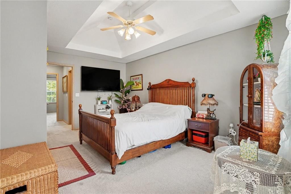 Photo 20 of 33 - 8155 N Lawn Avenue, Kansas City, MO 64119