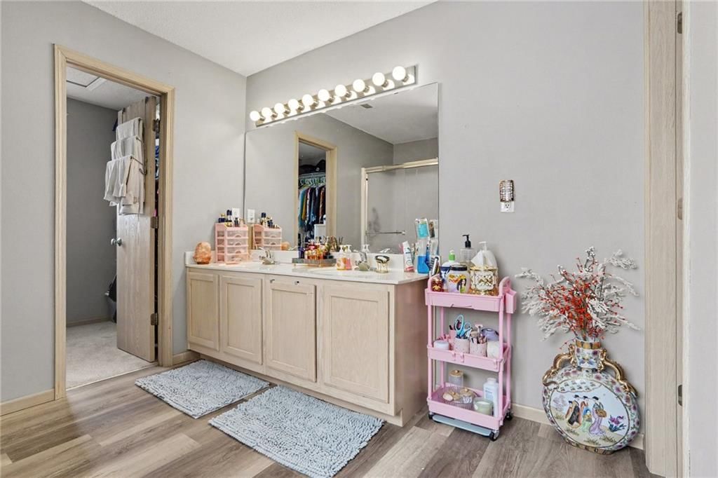 Photo 21 of 33 - 8155 N Lawn Avenue, Kansas City, MO 64119