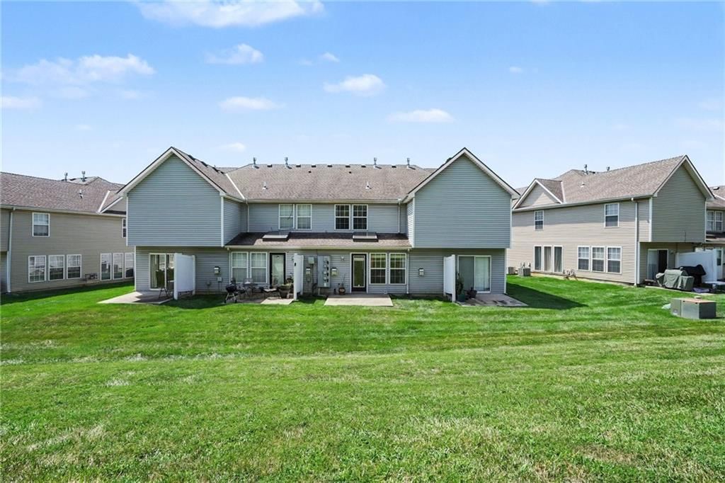 Photo 26 of 33 - 8155 N Lawn Avenue, Kansas City, MO 64119