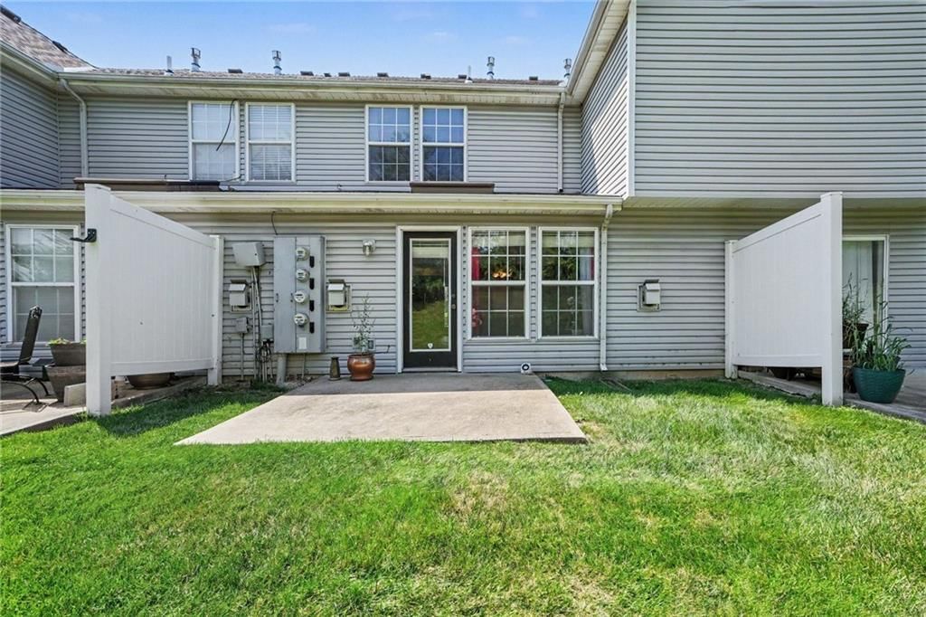 Photo 27 of 33 - 8155 N Lawn Avenue, Kansas City, MO 64119