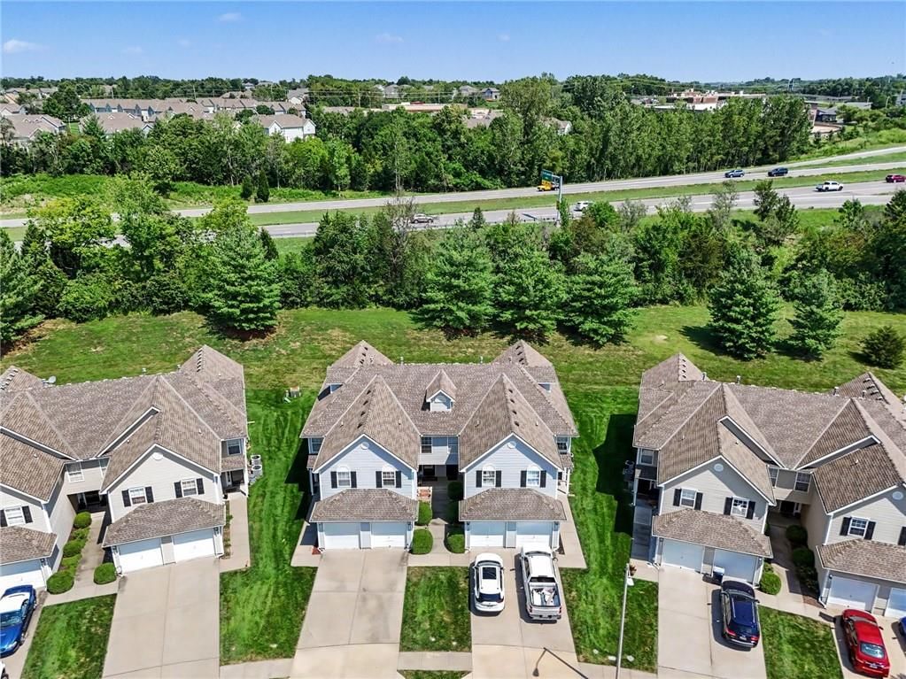 Photo 29 of 33 - 8155 N Lawn Avenue, Kansas City, MO 64119