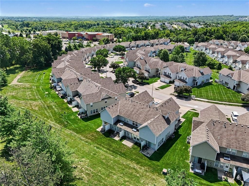 Photo 30 of 33 - 8155 N Lawn Avenue, Kansas City, MO 64119