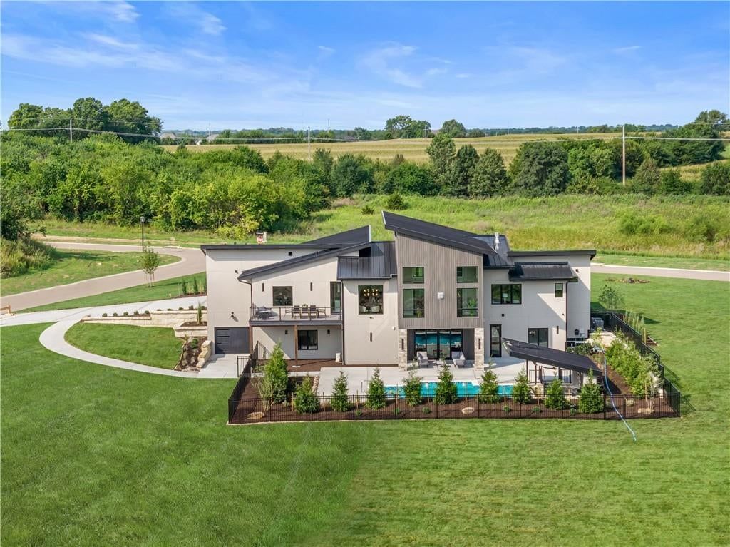 Photo 5 of 53 - 17375 Galloway Drive, Stilwell, KS 66085