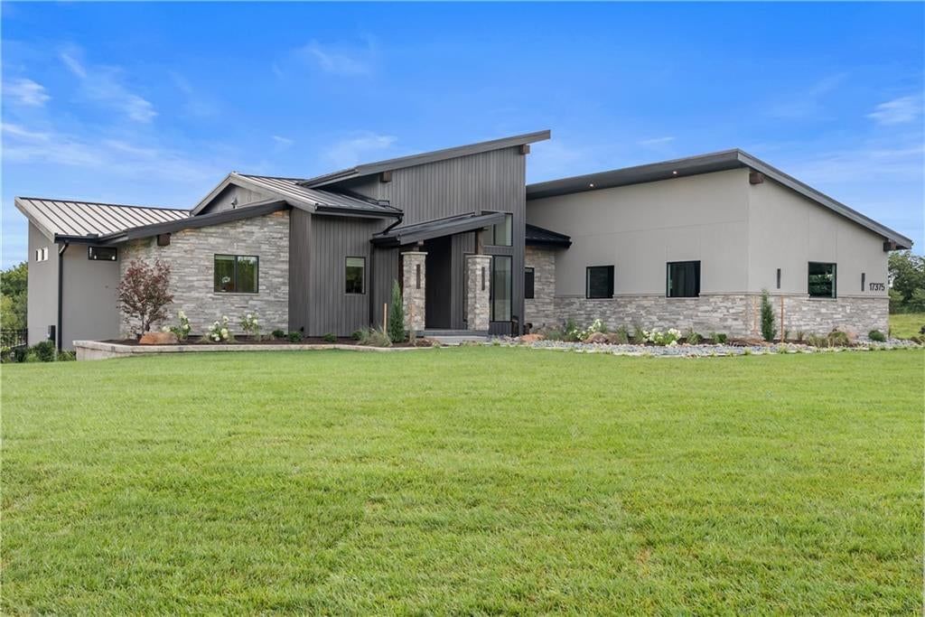 Photo 53 of 53 - 17375 Galloway Drive, Stilwell, KS 66085